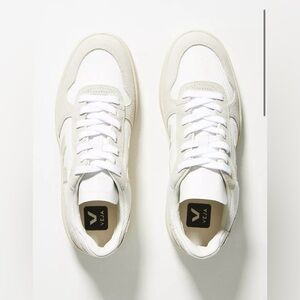 Veja V-10 Sneakers - Size 37 (Size 6 US)